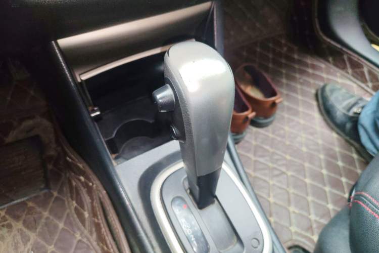 Used Nissan Sylphy 2016 Classic 1.6XE Automatic Comfort Edition Gear Lever