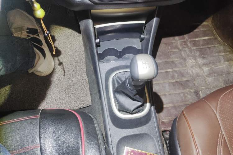 Used Nissan Sylphy 2016 Classic 1.6XE Manual Leading Edition Gear Lever