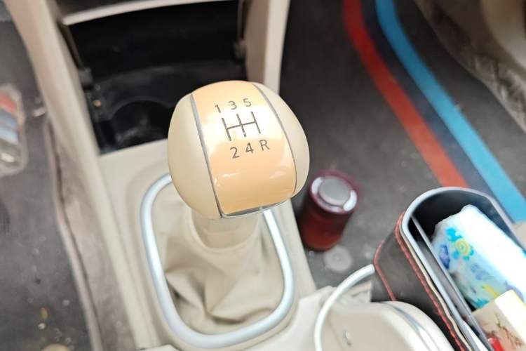 Used Nissan Sylphy 2016 Classic 1.6XE Manual Comfort Edition Gear Lever