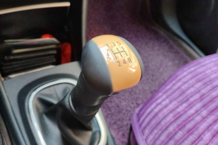 Used Nissan Sylphy 2016 Classic 1.6XE Manual Leading Edition Gear Lever