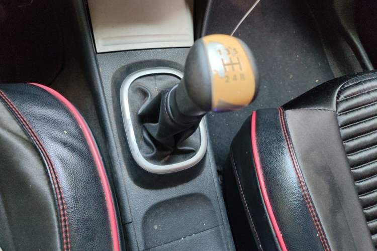 Used Nissan Sylphy 2016 Classic 1.6XE Manual Leading Edition Gear Lever