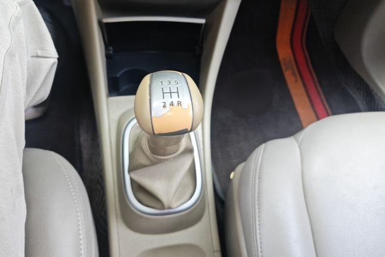 Used Nissan Sylphy 2016 Classic 1.6XE Manual Comfort Edition Gear Lever