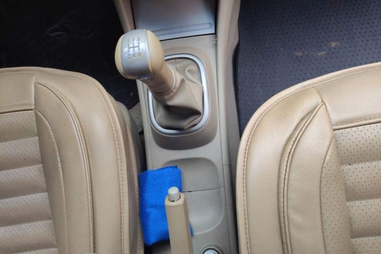 Used Nissan Sylphy 2016 Classic 1.6XE Manual Comfort Edition Gear Lever