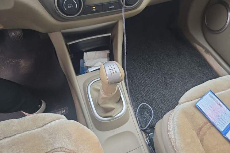Used Nissan Sylphy 2016 Classic 1.6XE Manual Leading Edition Gear Lever