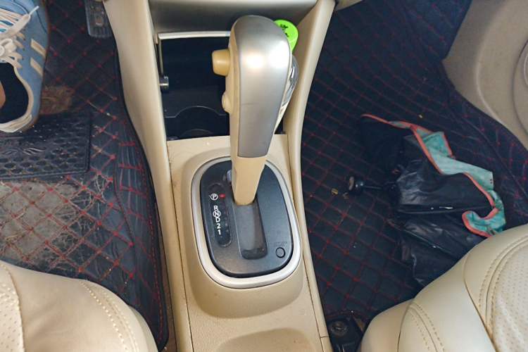 Used Nissan Sylphy 2016 Classic 1.6XE Automatic Leading Edition Gear Lever