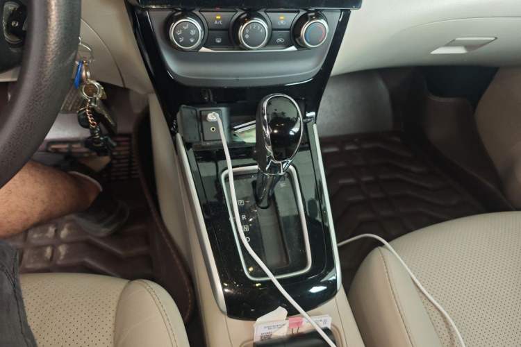 Used Nissan Sylphy 2016 1.6 XL CVT Luxury Edition Gear Lever