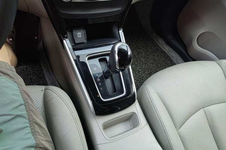 Used Nissan Sylphy 2016 1.6 XL CVT Luxury Edition Gear Lever