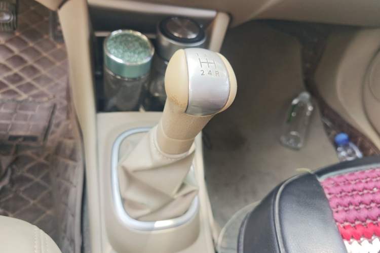 Used Nissan Sylphy 2016 Classic 1.6XE Manual Leading Edition Gear Lever