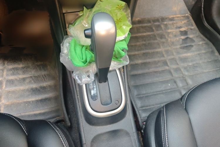 Used Nissan Sylphy 2016 Classic 1.6XE Automatic Leading Edition Gear Lever