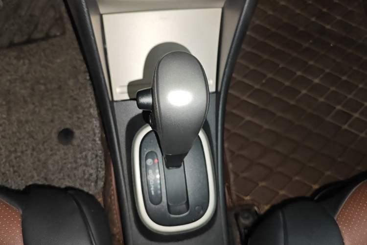 Used Nissan Sylphy 2016 Classic 1.6XE Automatic Comfort Edition Gear Lever