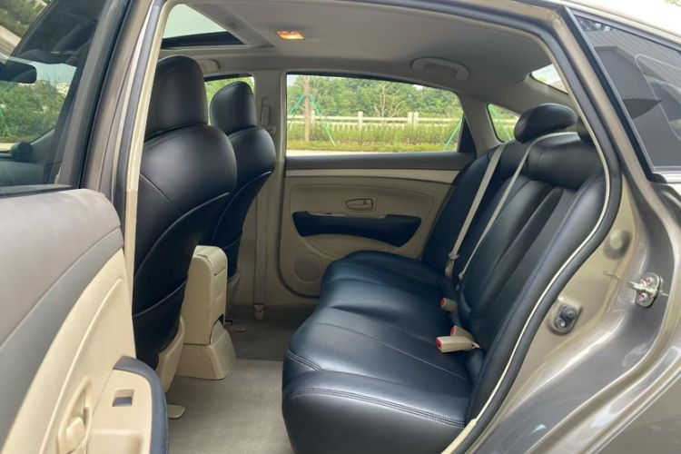Used Nissan Sylphy 2016 Classic 1.6XE Automatic Leading Edition Interior 2