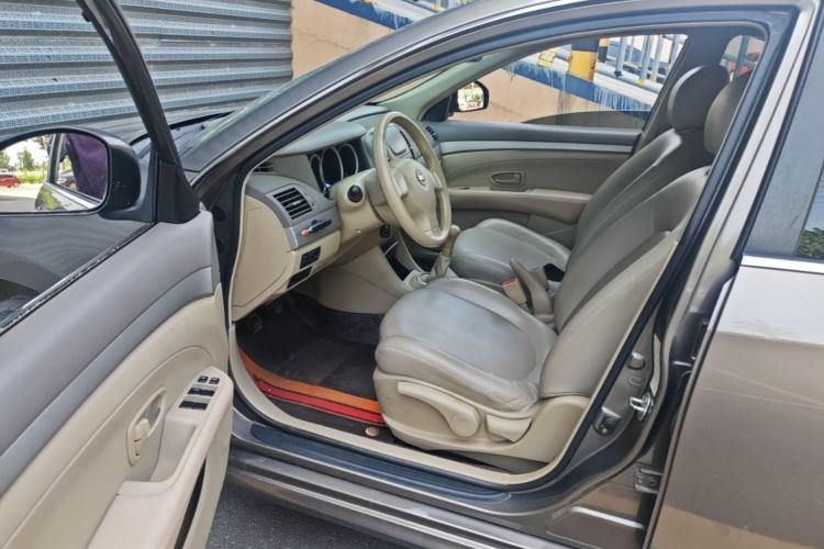 Used Nissan Sylphy 2016 Classic 1.6XE Manual Comfort Edition Interior 3