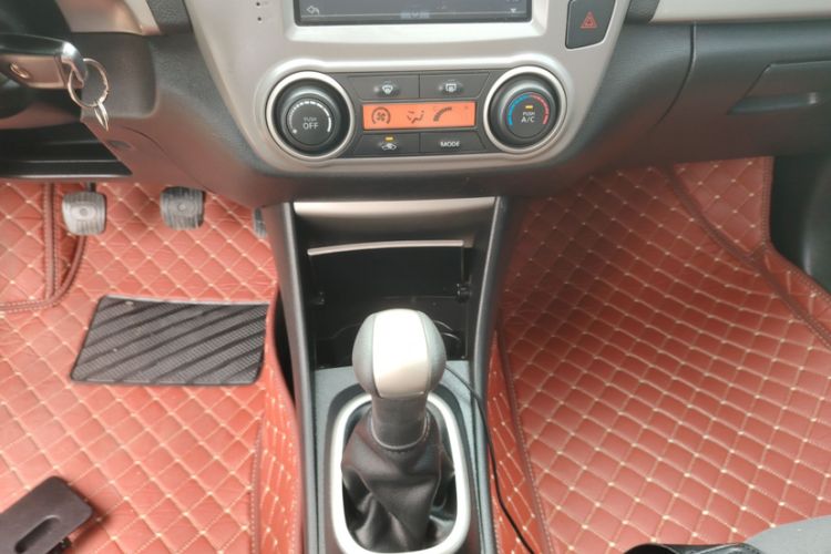Used Nissan Sylphy 2016 Classic 1.6XE Manual Leading Edition Interior 4