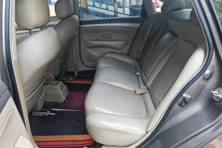 Used Nissan Sylphy 2016 Classic 1.6XE Manual Comfort Edition Interior 4