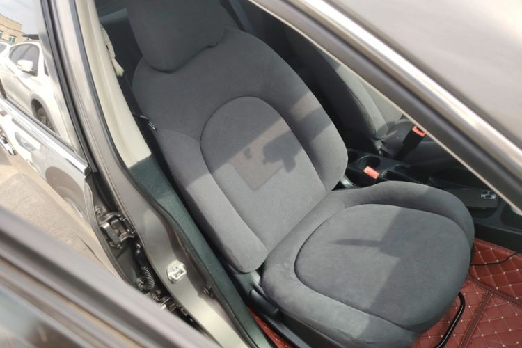 Used Nissan Sylphy 2016 Classic 1.6XE Manual Leading Edition Interior 8
