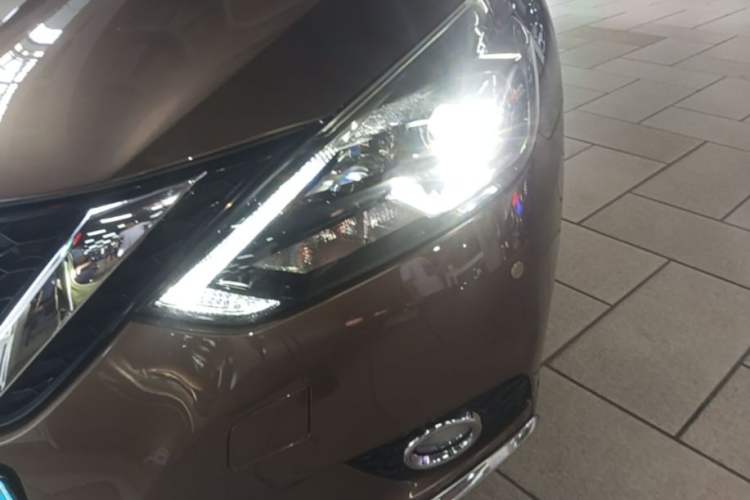 Used Nissan Sylphy 2016 1.6XV CVT Smart Enjoyment Version Left Front Headlight
