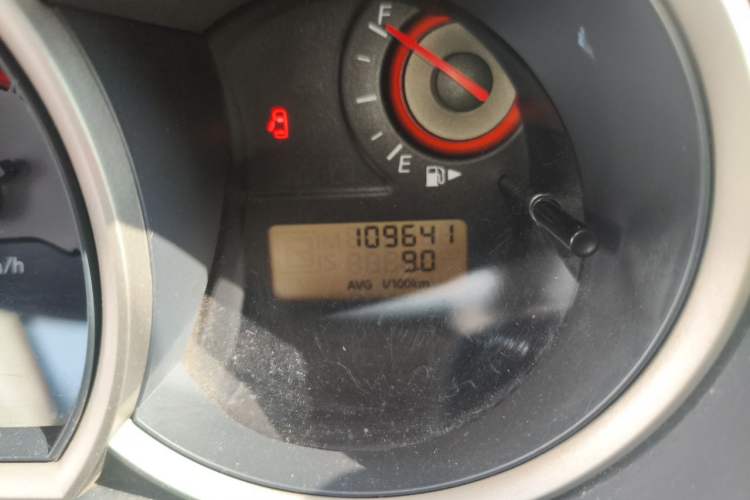 Used Nissan Sylphy 2016 Classic 1.6XE Manual Leading Edition Odometer Close Up