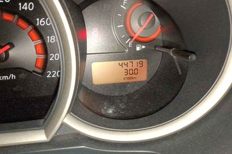 Used Nissan Sylphy 2016 Classic 1.6XE Manual Leading Edition Odometer Close Up