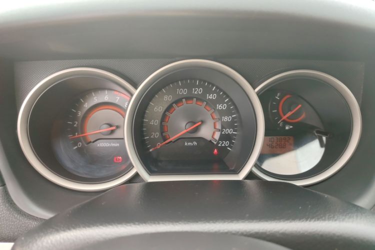 Used Nissan Sylphy 2016 Classic 1.6XE Manual Leading Edition Odometer Close Up
