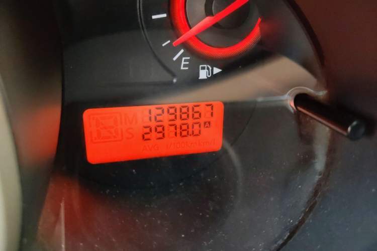 Used Nissan Sylphy 2016 Classic 1.6XE Manual Leading Edition Odometer Close Up