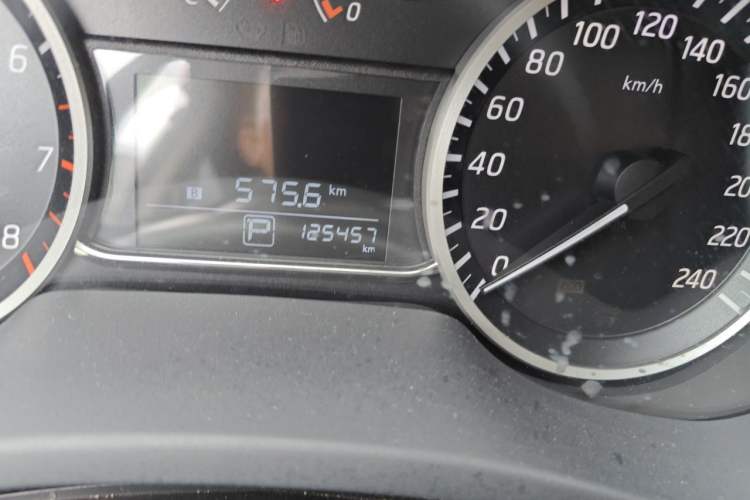 Used Nissan Sylphy 2016 1.6 XL CVT Deluxe Edition Odometer Close Up