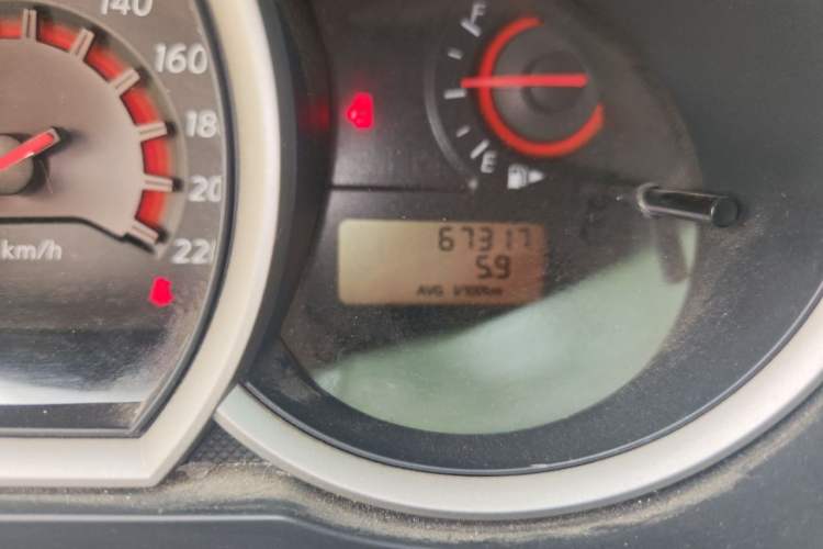 Used Nissan Sylphy 2016 Classic 1.6XE Manual Leading Edition Odometer Close Up