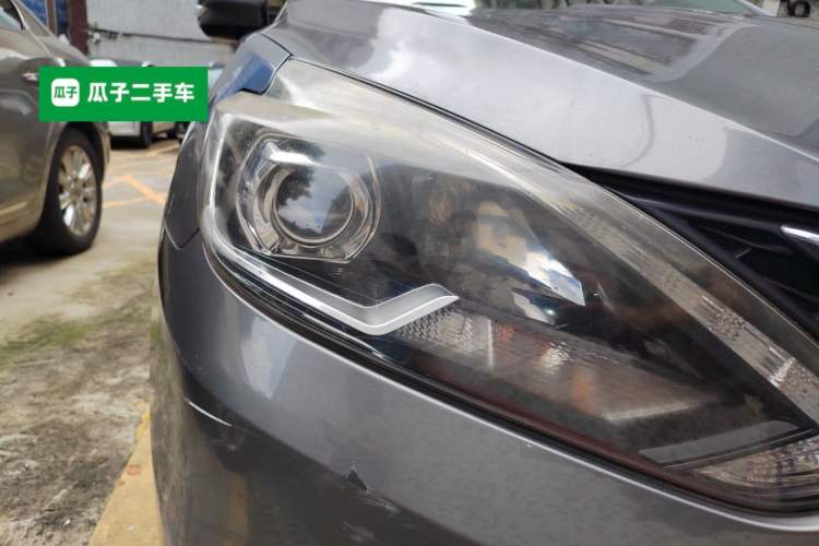 Used Nissan Sylphy 2016 1.6XV CVT ZhiZun Edition Right Front Headlight