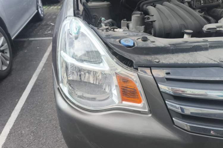 Used Nissan Sylphy 2016 Classic 1.6XE Manual Leading Edition Right Front Headlight