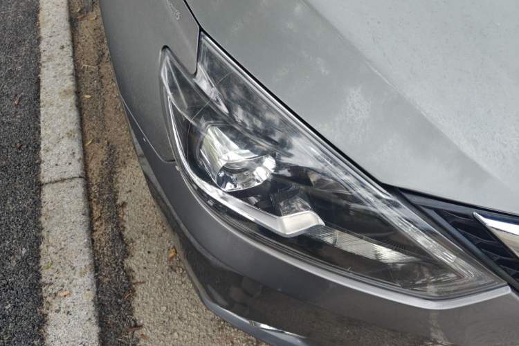 Used Nissan Sylphy 2016 1.6XV CVT Smart Enjoyment Version Right Front Headlight