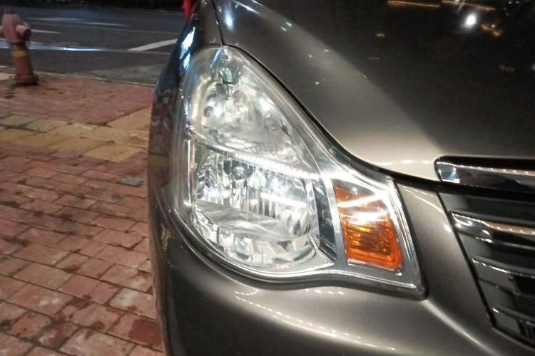 Used Nissan Sylphy 2016 Classic 1.6XE Manual Leading Edition Right Front Headlight