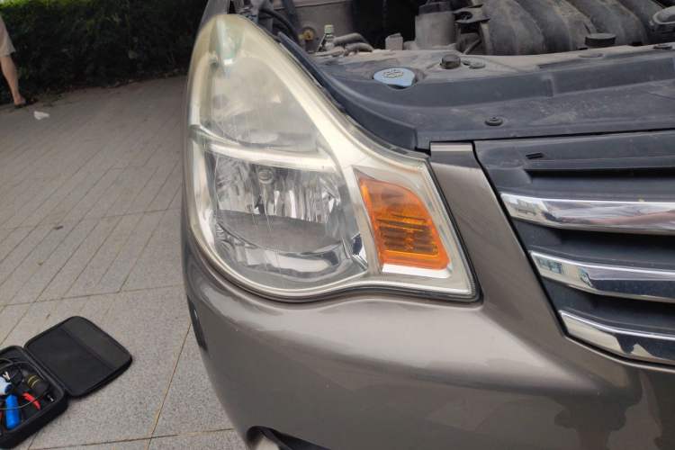 Used Nissan Sylphy 2016 Classic 1.6XE Manual Comfort Edition Right Front Headlight