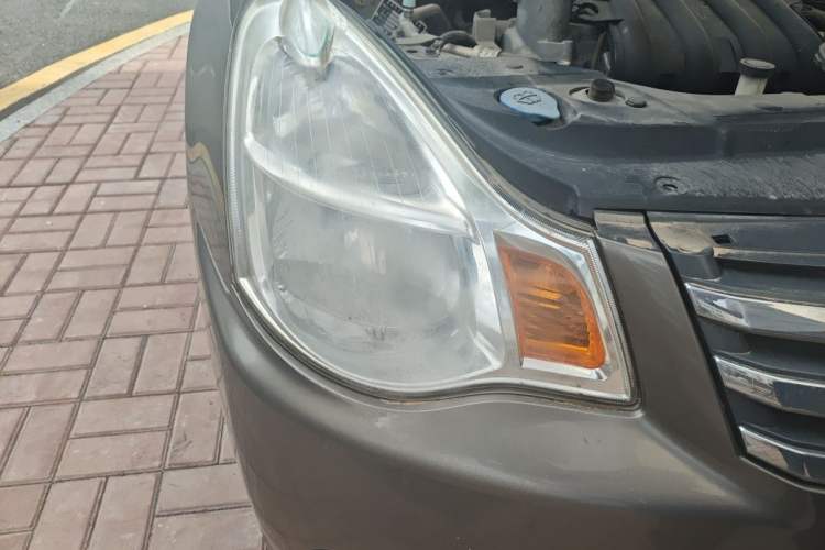 Used Nissan Sylphy 2016 Classic 1.6XE Manual Comfort Edition Right Front Headlight
