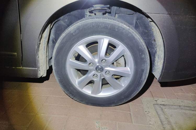 Used Nissan Sylphy 2016 Classic 1.6XE Manual Leading Edition Right Front Wheel Hub