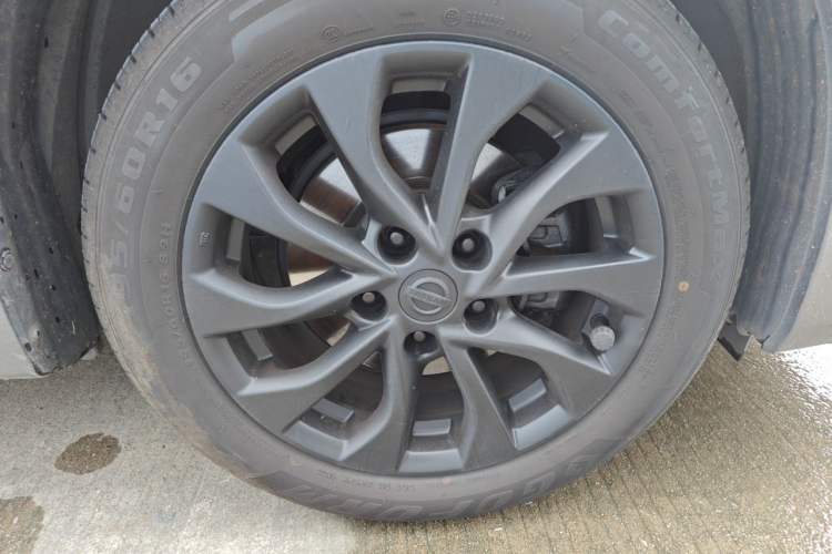 Used Nissan Sylphy 2016 1.6 XL CVT Deluxe Edition Right Front Wheel Hub