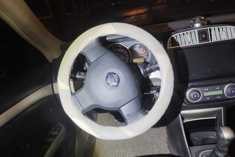 Used Nissan Sylphy 2016 Classic 1.6XE Manual Leading Edition Steering Wheel
