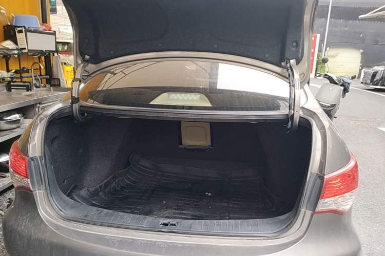 Used Nissan Sylphy 2016 Classic 1.6XE Automatic Leading Edition Trunk