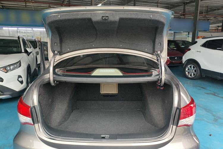 Used Nissan Sylphy 2016 Classic 1.6XE Automatic Comfort Edition Trunk