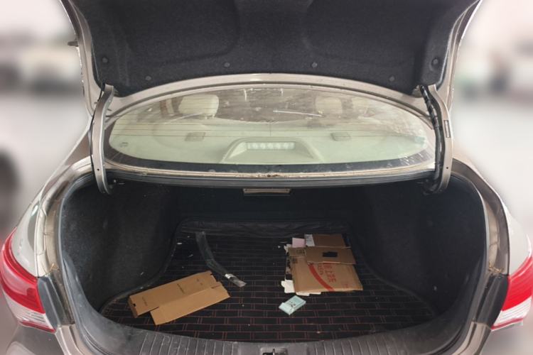 Used Nissan Sylphy 2016 Classic 1.6XE Automatic Leading Edition Trunk