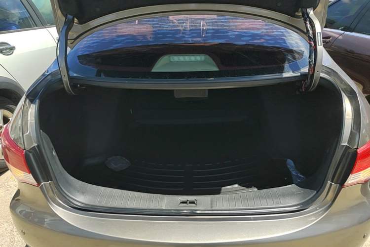 Used Nissan Sylphy 2016 Classic 1.6XE Automatic Comfort Edition Trunk