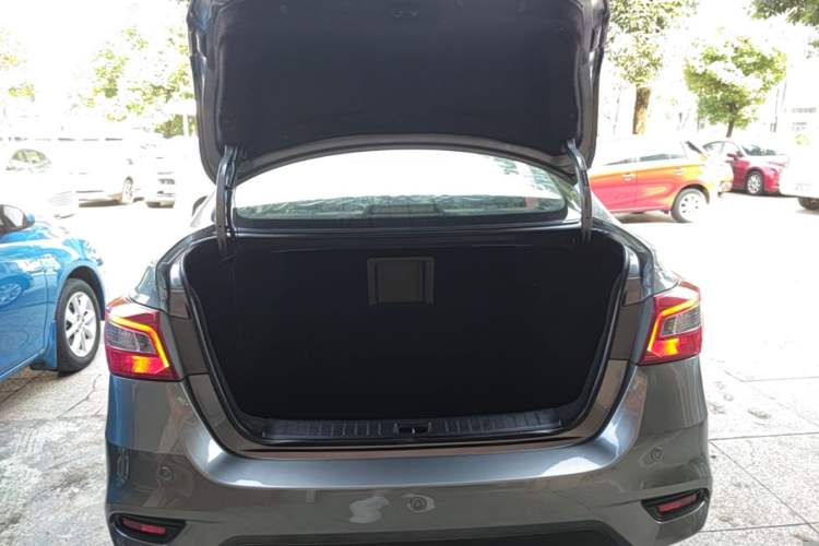 Used Nissan Sylphy 2016 1.6 XL CVT Luxury Edition Trunk