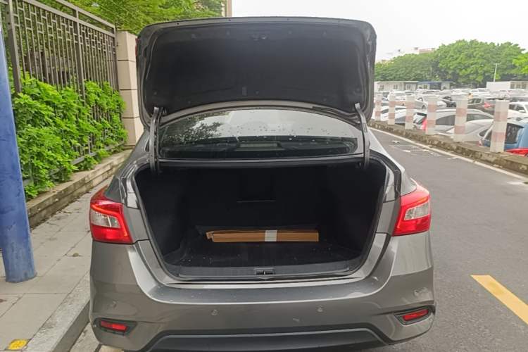 Used Nissan Sylphy 2016 1.6XV CVT Smart Enjoyment Version Trunk