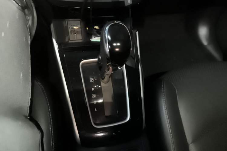 Used Nissan Sylphy 2016 1.6 XL CVT Luxury Edition Gear Lever