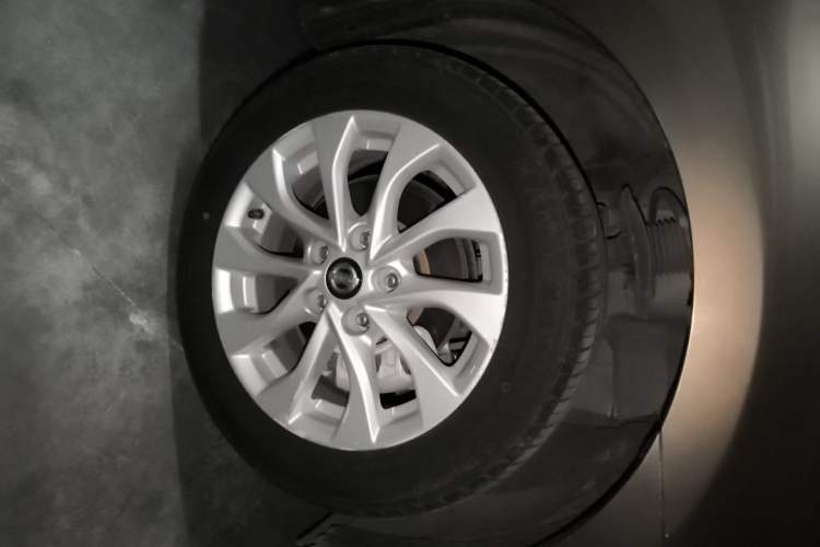 Used Nissan Sylphy 2016 1.6 XL CVT Luxury Edition Right Front Wheel Hub