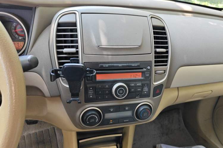 Used Nissan Sylphy 2016 Classic 1.6XE Manual Comfort Edition Audio And AC Panel