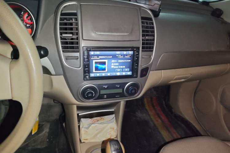 Used Nissan Sylphy 2016 Classic 1.6XE Manual Comfort Edition Audio And AC Panel