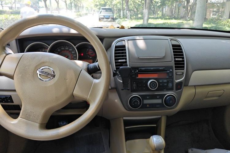 Used Nissan Sylphy 2016 Classic 1.6XE Manual Comfort Edition Center Console