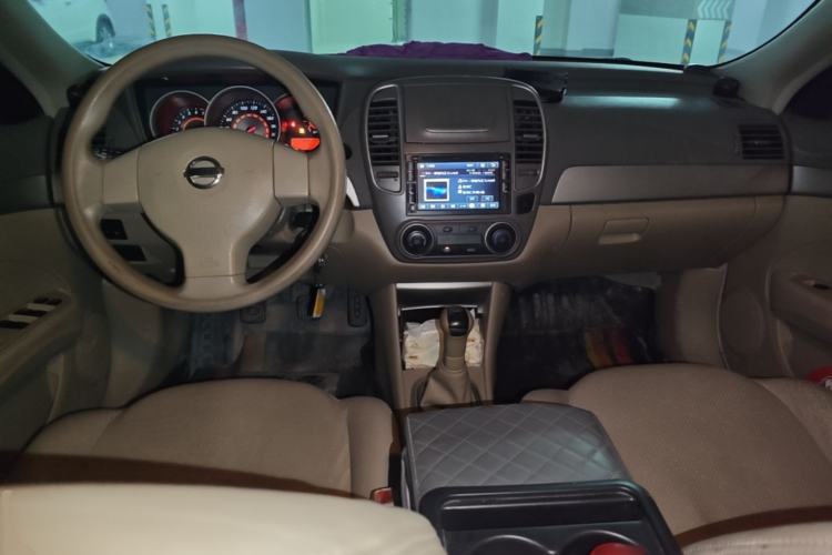 Used Nissan Sylphy 2016 Classic 1.6XE Manual Comfort Edition Center Console