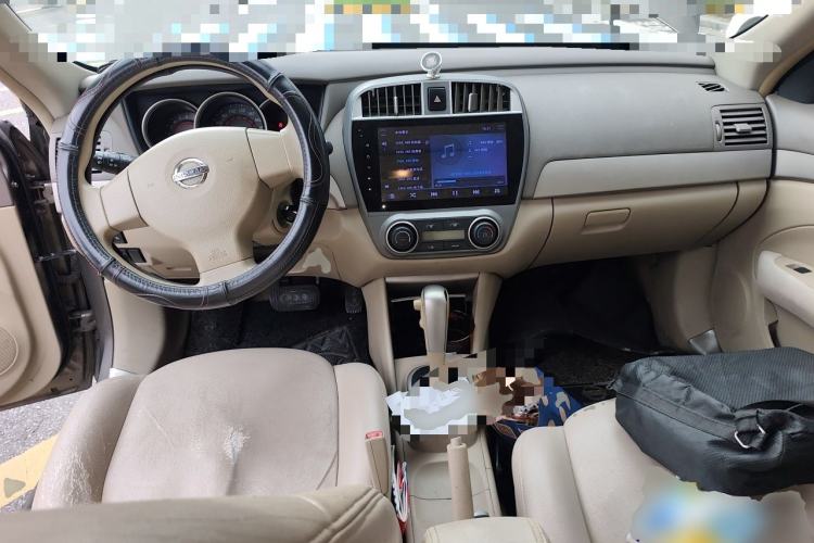 Used Nissan Sylphy 2016 Classic 1.6XE Automatic Leading Edition Center Console