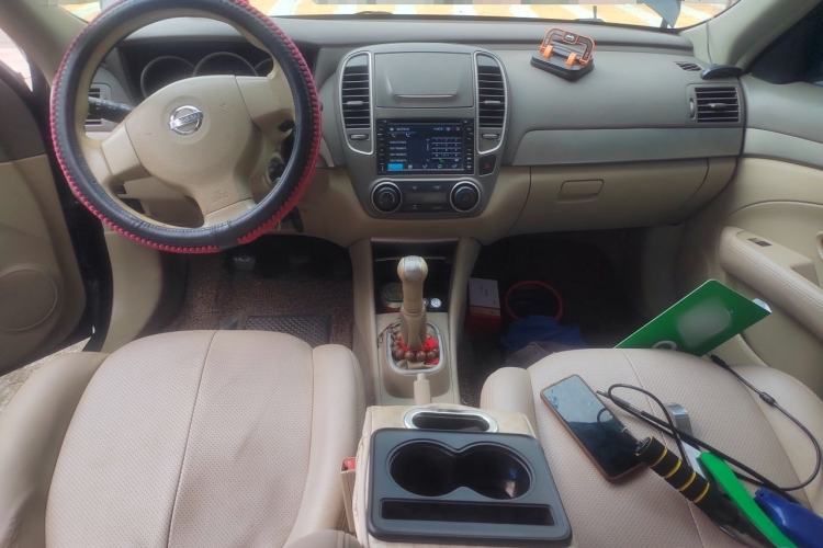 Used Nissan Sylphy 2016 Classic 1.6XE Manual Comfort Edition Center Console