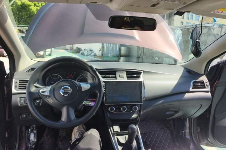 Used Nissan Sylphy 2016 1.6 XL Manual Luxury Edition Center Console